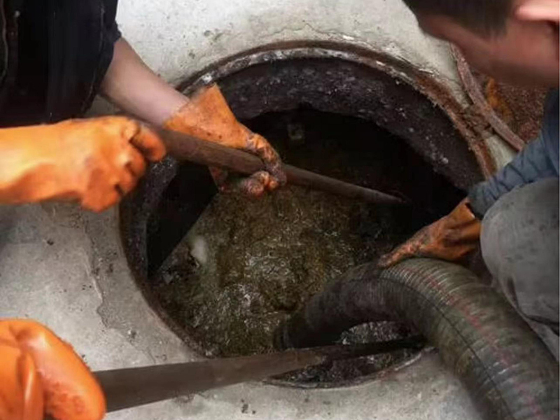 拜城清理化粪池时如何避免沼气的危害？